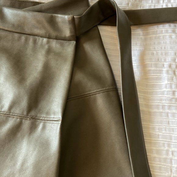 Aritzia Wilfred leather skirt - Picture 2 of 7